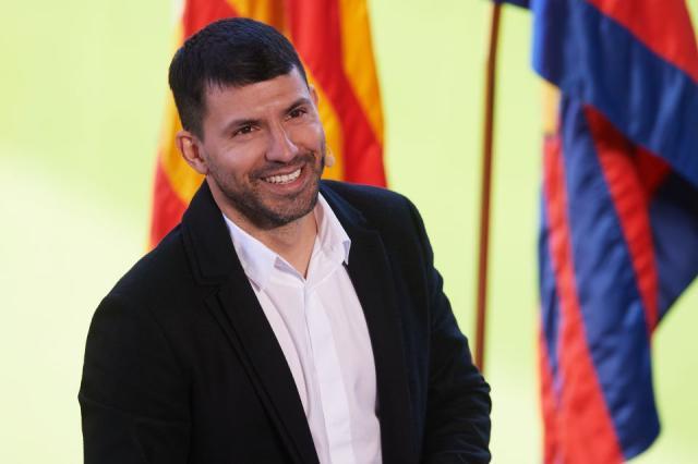 开云下载-阿圭罗3月跟家人踢踢球 5月回曼城庆英超首冠10年